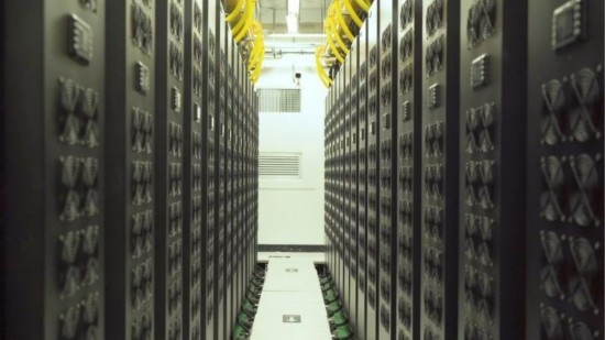 貴安超算中心內(nèi)的機(jī)房。人民網(wǎng) 陽(yáng)茜攝