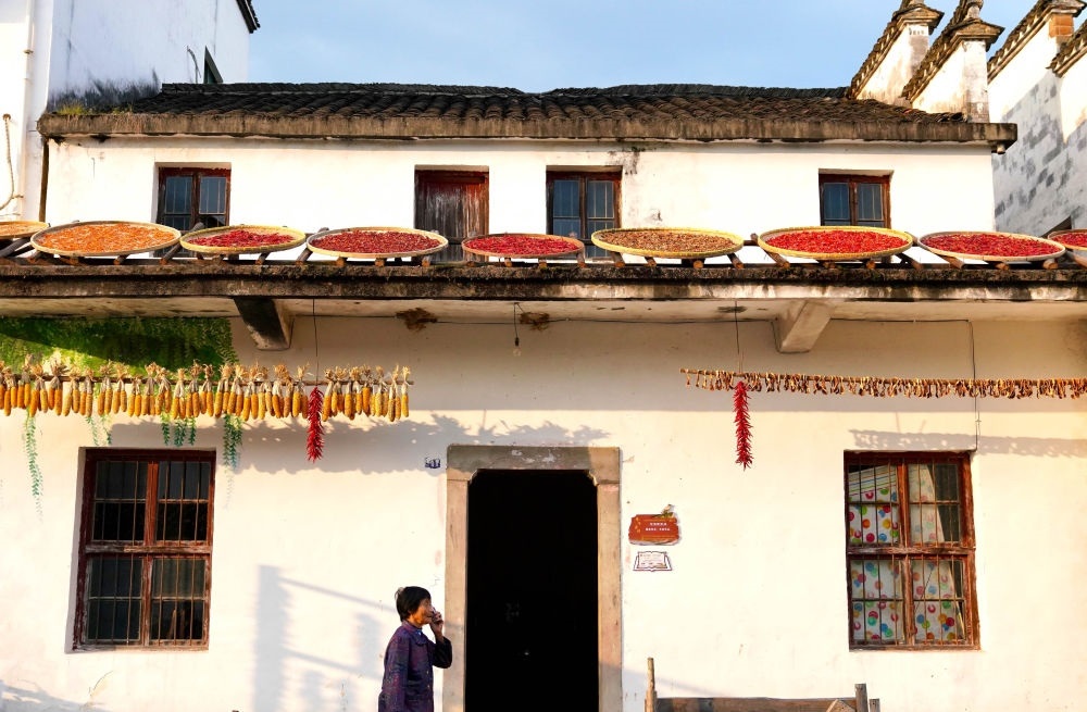 婺源縣王村石門自然村一角（2023年10月11日攝）。