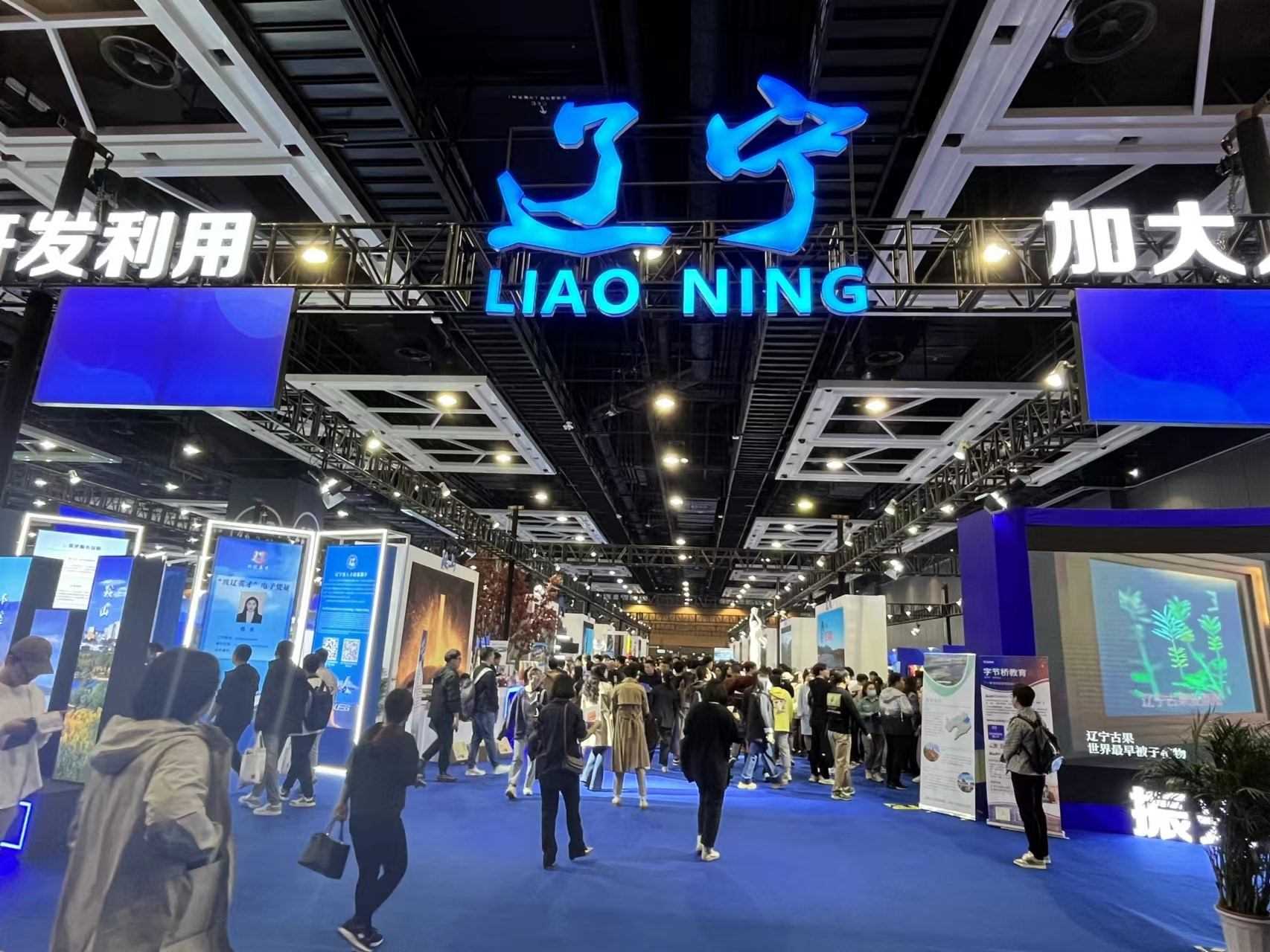 2023東北亞（沈陽）人才交流大會(huì)吸引眾多求職者。