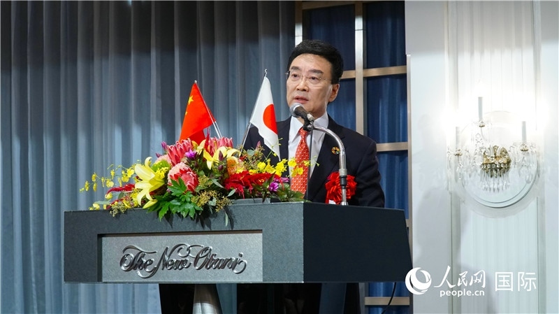 在日中國企業(yè)協(xié)會會長王家馴致祝酒詞。人民網(wǎng) 蔣曉辰攝