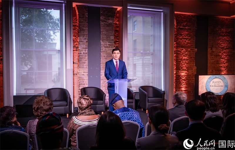 中國(guó)駐英國(guó)使館臨時(shí)代辦楊曉光致辭。人民網(wǎng) 郭錦標(biāo)攝