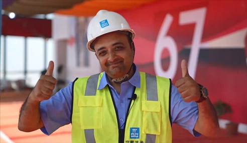 瓦利德·拉馬丹接受人民網(wǎng)記者采訪。嚴(yán)川吉雨攝