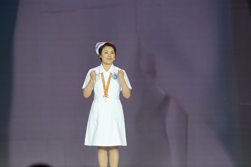 第49屆南丁格爾獎(jiǎng)獲得者、四川大學(xué)華西醫(yī)院護(hù)理部主任蔣艷