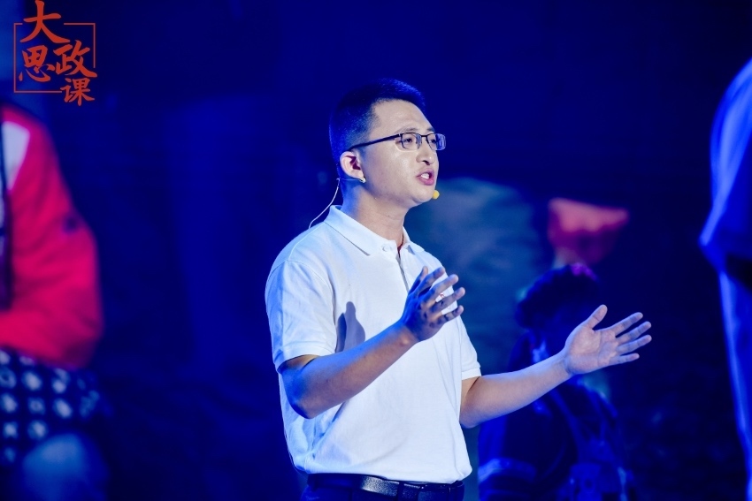  四川大學(xué)研究生支教團(tuán)團(tuán)長羅杰 