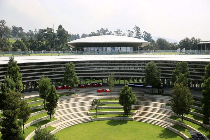 這是在埃塞俄比亞首都亞的斯亞貝巴拍攝的河岸綠色發(fā)展項(xiàng)目設(shè)施之一科技博物館（9月16日攝）。新華社記者 汪平 攝