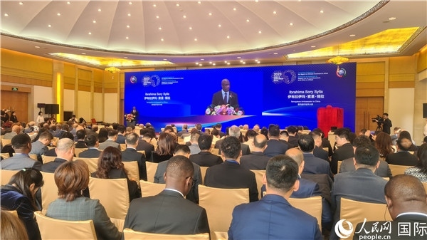 塞內(nèi)加爾駐華大使致辭。人民網(wǎng)記者 萬(wàn)宇攝