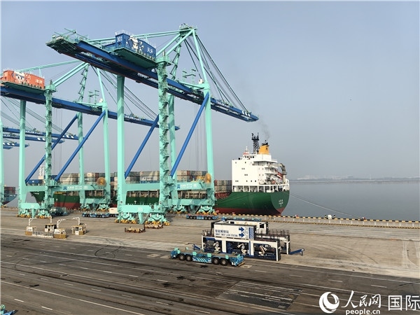 天津港北疆港區(qū)C段智能化集裝箱碼頭。人民網(wǎng)記者 符園園攝