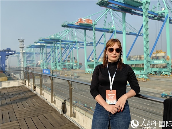 阿根廷公共電視臺(tái)記者萊蒂西亞接受采訪。人民網(wǎng)記者 符園園攝