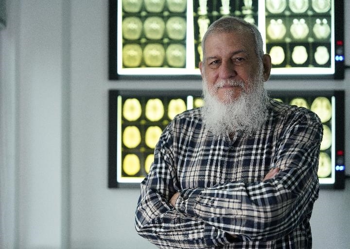 10月31日，古巴科學(xué)家裴德樂在電子科技大學(xué)校園內(nèi)。