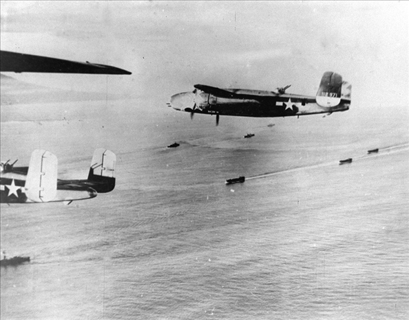 1942年4月18日，美國航空母艦甲板上B－25解放式轟炸機(jī)起飛轟炸東京工業(yè)區(qū)域，此為日本首次受盟軍之進(jìn)攻。