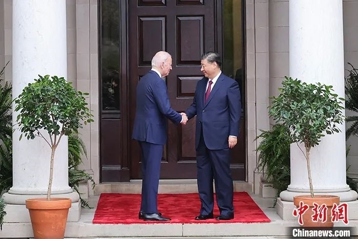 當?shù)貢r間11月15日，中國國家主席習近平在美國舊金山斐洛里莊園同美國總統(tǒng)拜登舉行中美元首會晤。中新社記者 盛佳鵬 攝