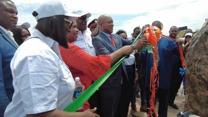 嘉賓為學校剪彩。主辦方供圖