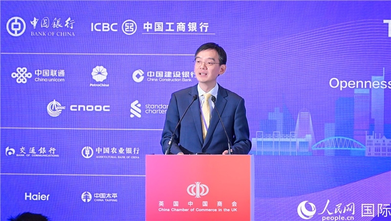 1. 英國中國商會(huì)會(huì)長、中國銀行倫敦分行行長方文建 致歡迎辭。郭錦標(biāo)攝_副本