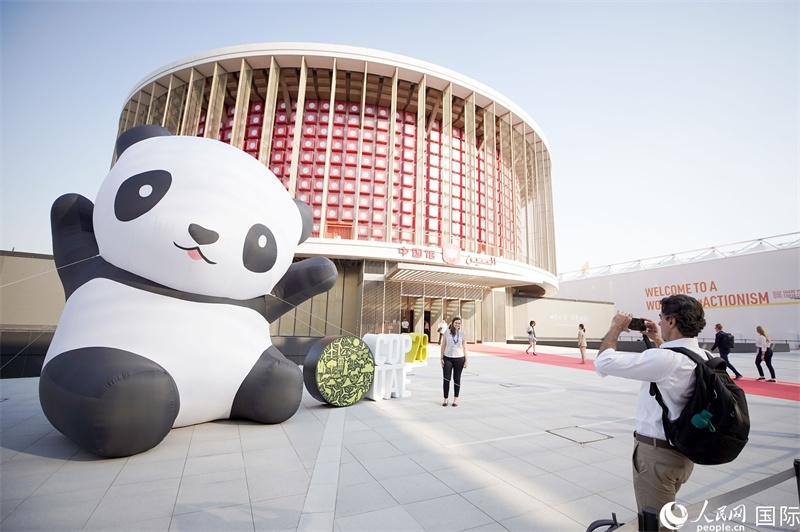 聯(lián)合國(guó)氣候變化迪拜大會(huì)中國(guó)角舉辦的氣候行動(dòng)漫畫展。人民網(wǎng)記者 任皓宇攝