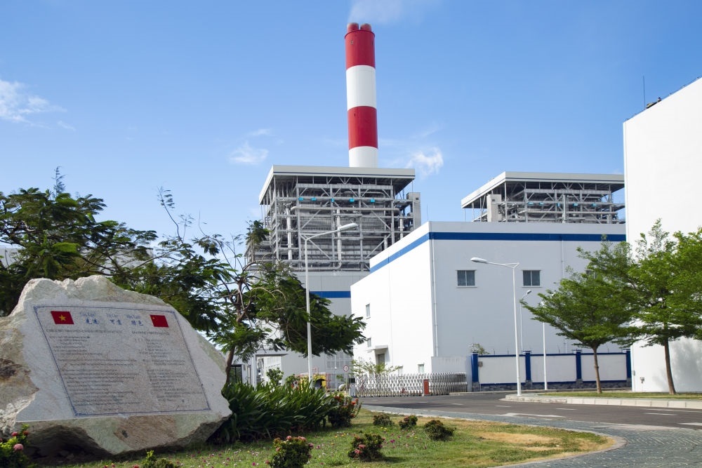 這是2021年3月24日在越南平順省拍攝的越南永新燃煤電廠一期BOT項(xiàng)目廠區(qū)。新華社發(fā)（南方電網(wǎng)越南永新公司供圖）