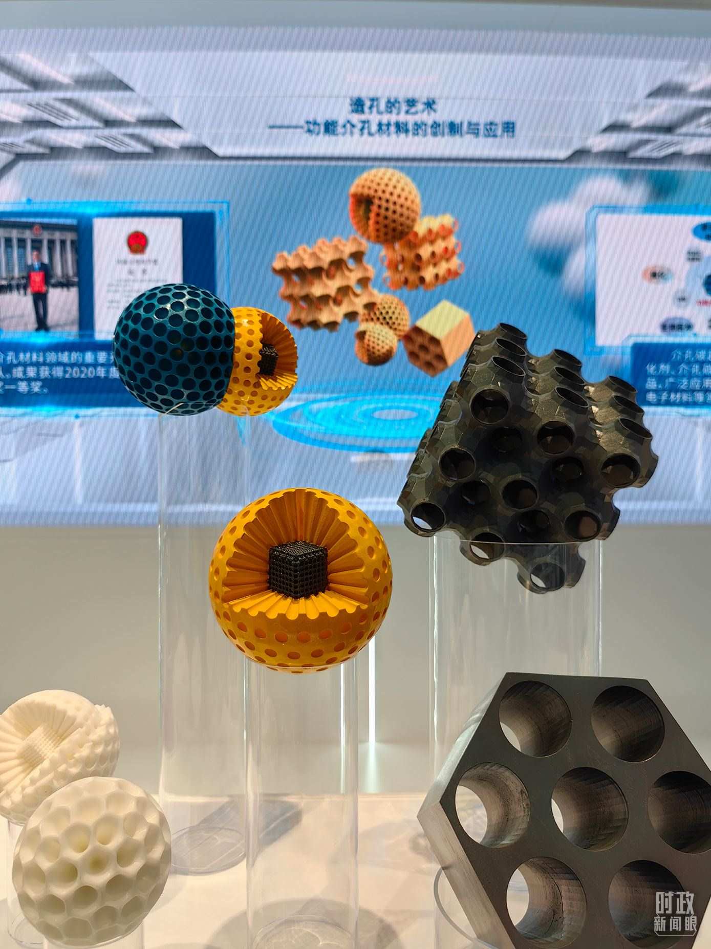 △上?？萍紕?chuàng)新成果展。（總臺央視記者段德文拍攝）