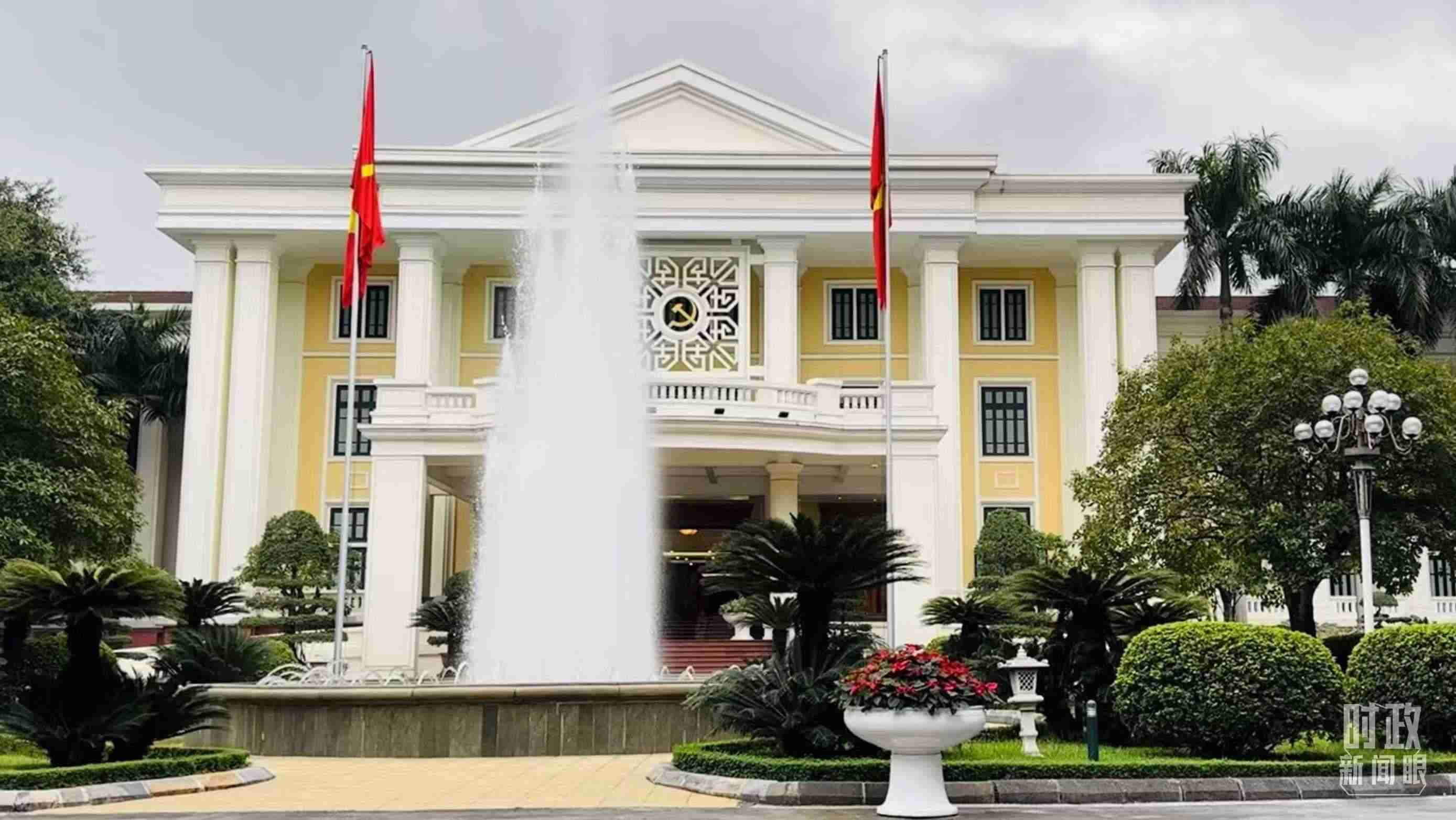 △越共中央駐地。當(dāng)?shù)貢r(shí)間12月12日下午，習(xí)近平在這里同阮富仲舉行會(huì)談。（總臺(tái)央視記者范一鳴拍攝）