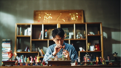 郎佳子彧通過短視頻直播，讓更多人關(guān)注并喜歡捏面人。受訪者供圖