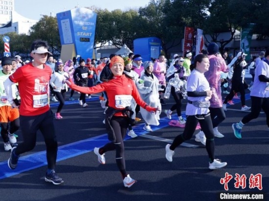 2023杭州馬拉松現(xiàn)場。肖健 攝