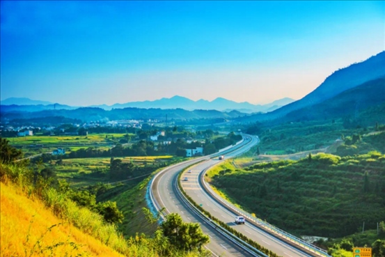 農(nóng)村公路讓老百姓出行變得更便捷。受訪方供圖