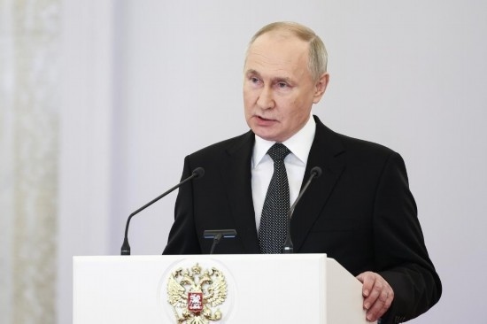 2023年12月8日，俄羅斯總統(tǒng)普京在莫斯科克里姆林宮出席“祖國英雄日”慶祝儀式。新華社/塔斯社