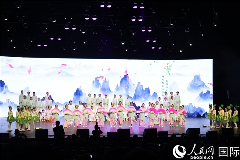 《四季詩(shī)韻》童聲詩(shī)朗誦表演。人民網(wǎng)記者 任皓宇攝