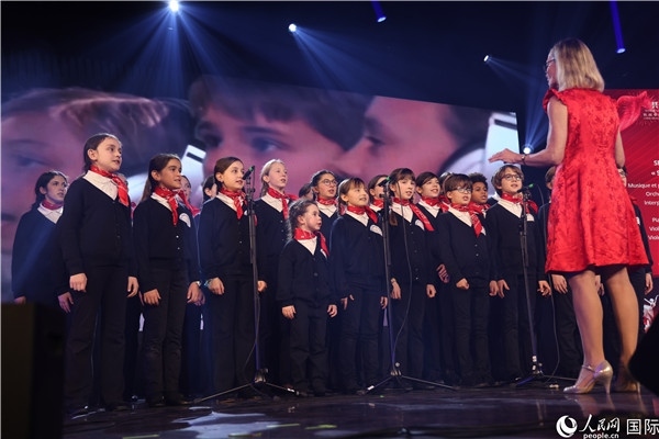 法國寶麗聲童聲合唱團演唱《假如我去中國》。人民網(wǎng)記者 尚凱元攝