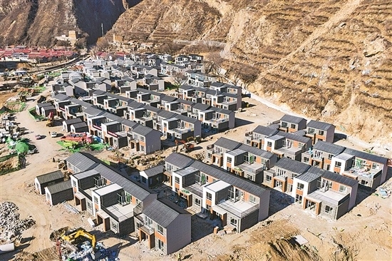 1月16日，門頭溝區(qū)齋堂鎮(zhèn)沿河口村，即將進入內(nèi)部裝修環(huán)節(jié)的異地安置項目建設(shè)現(xiàn)場。