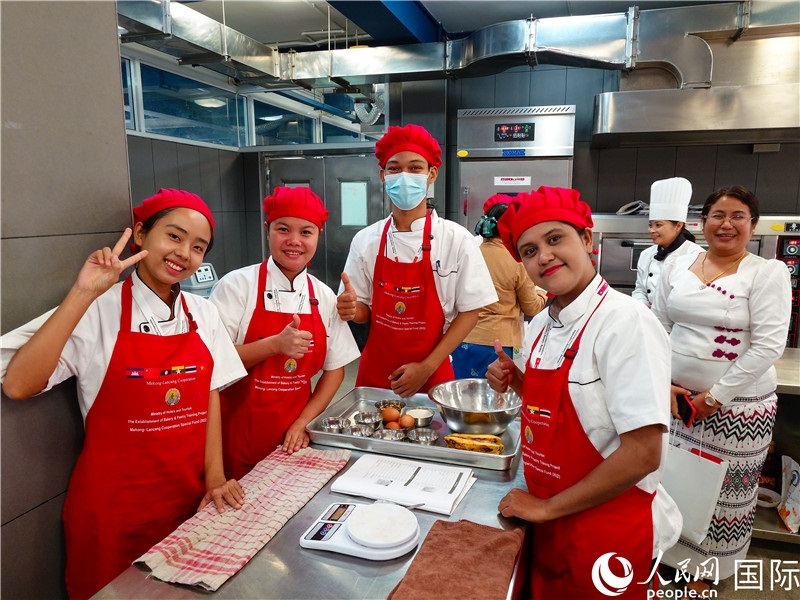 學員進行實操練習。人民網(wǎng)記者 謝佳君攝