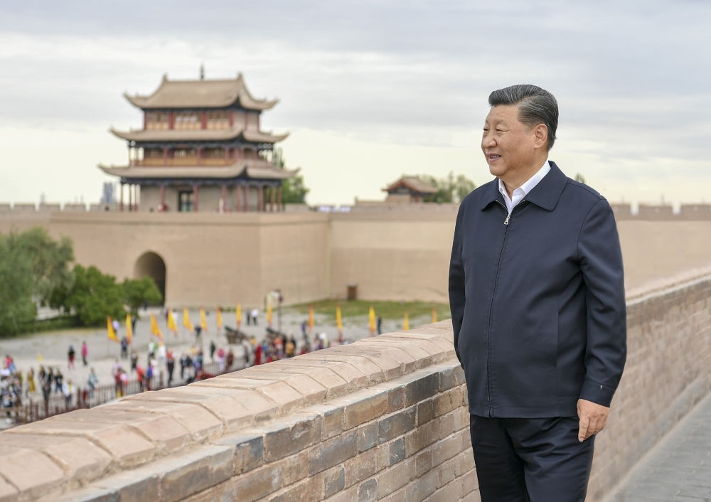 2019年8月20日上午，習近平來到嘉峪關(guān)關(guān)城，登上城樓察看關(guān)城整體面貌，聽取河西走廊長城、關(guān)隘歷史文化情況介紹。新華社記者 謝環(huán)馳 攝