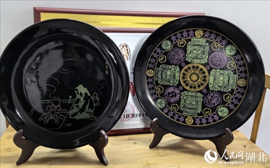 壩漆工藝品。人民網(wǎng)記者 周雯攝