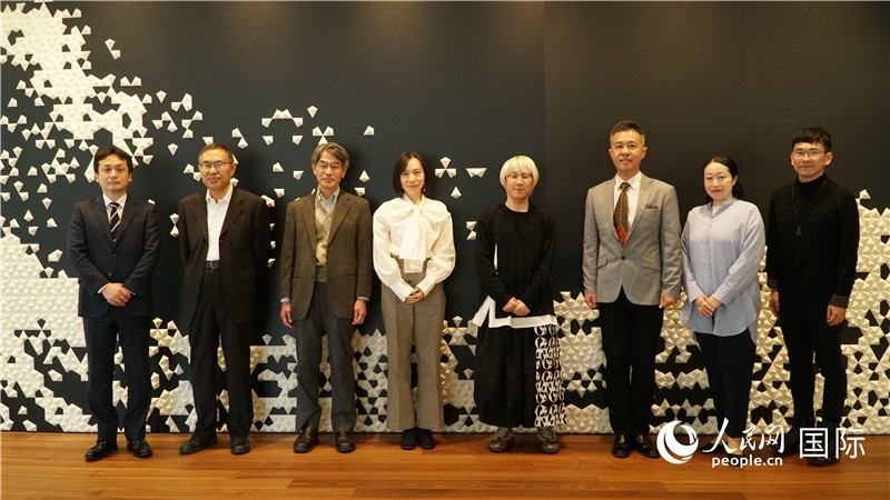 主辦方與嘉賓合影。人民網(wǎng) 蔣曉辰攝