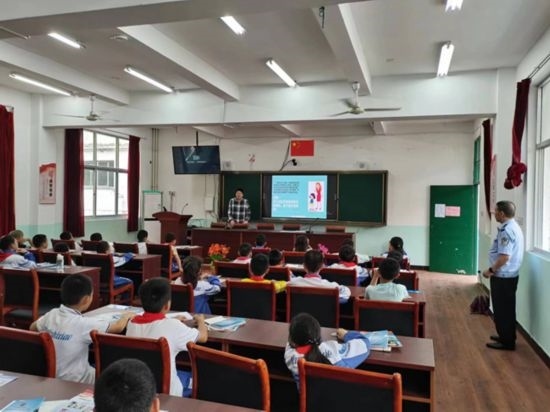 安全知識宣傳進校園。將樂縣農(nóng)業(yè)農(nóng)村局供圖