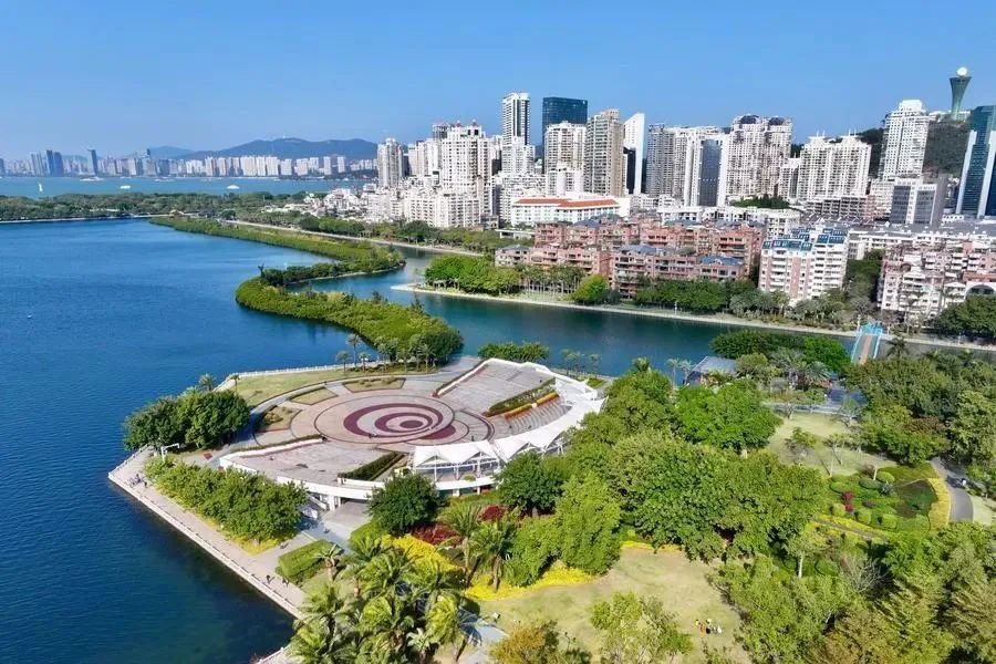 △1月24日，廈門筼筜湖白鷺洲公園及周邊城市景觀。