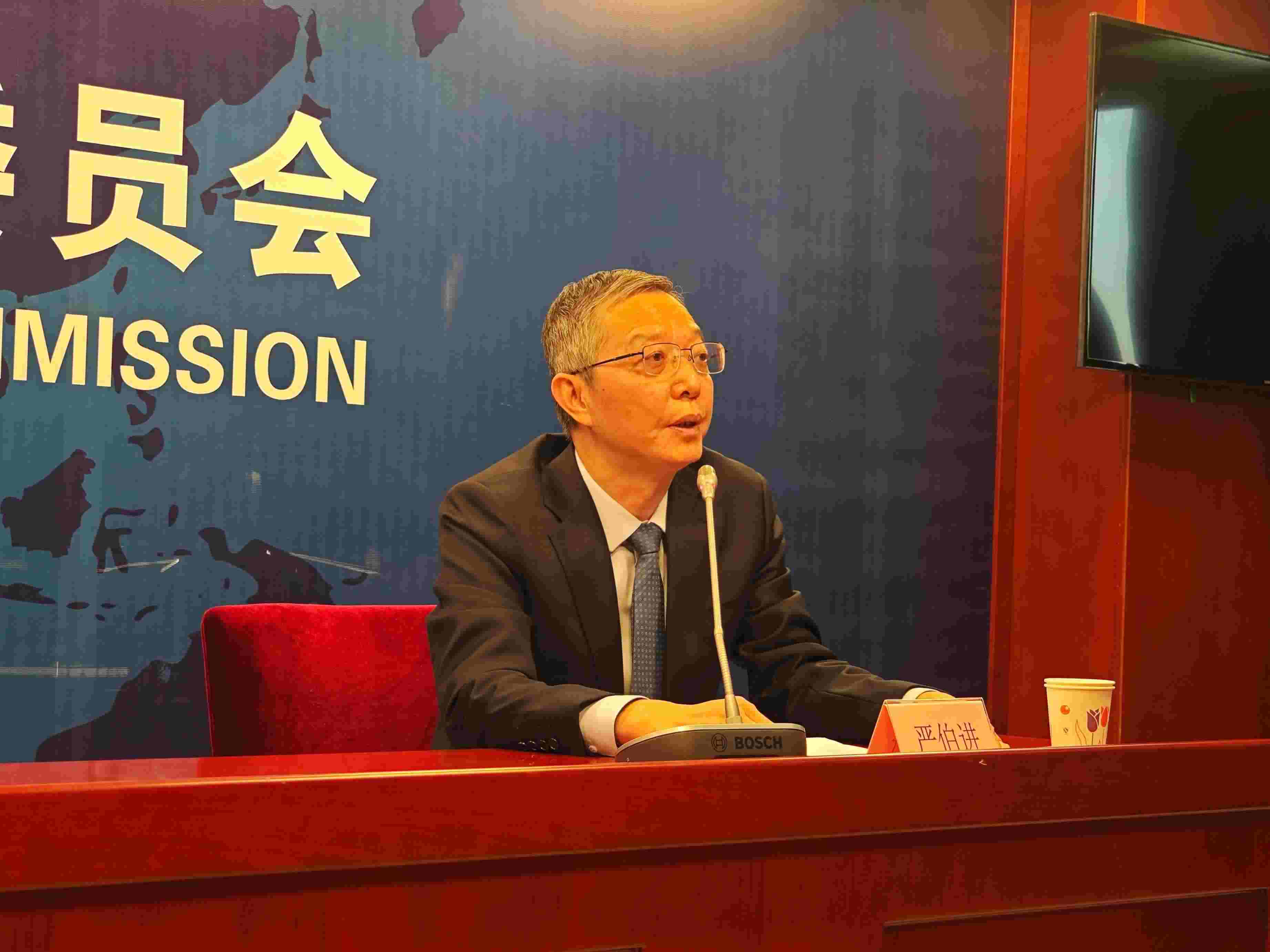 2月23日，嚴(yán)伯進(jìn)在證監(jiān)會例行新聞發(fā)布會現(xiàn)場。 人民網(wǎng) 黃盛 攝