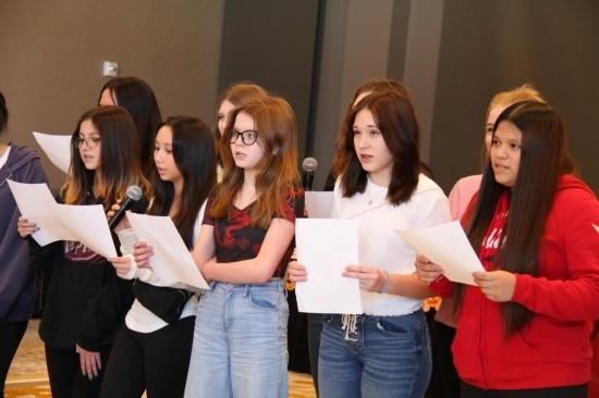 2月9日，在馬斯卡廷，馬斯卡廷中學(xué)學(xué)生在演唱中文歌曲。