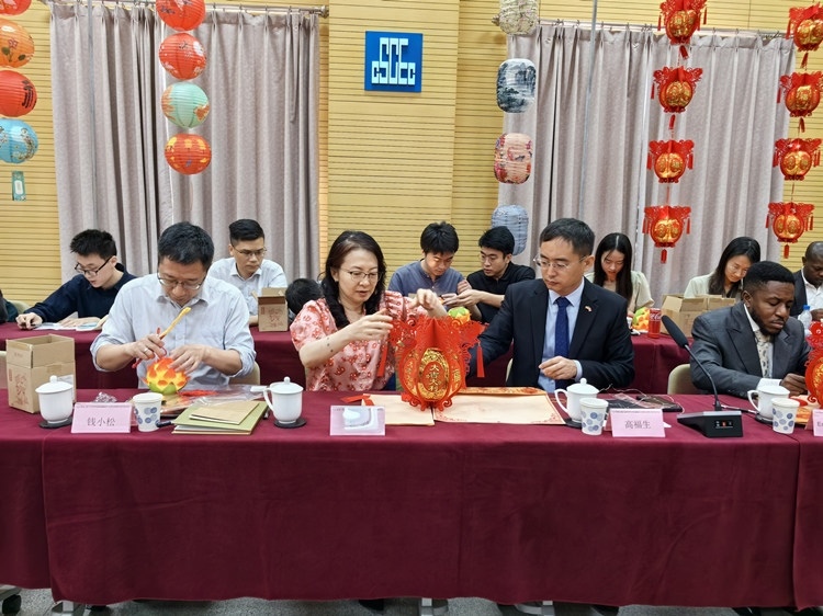 燈籠文化交流活動現(xiàn)場。中建國際中西非公司供圖