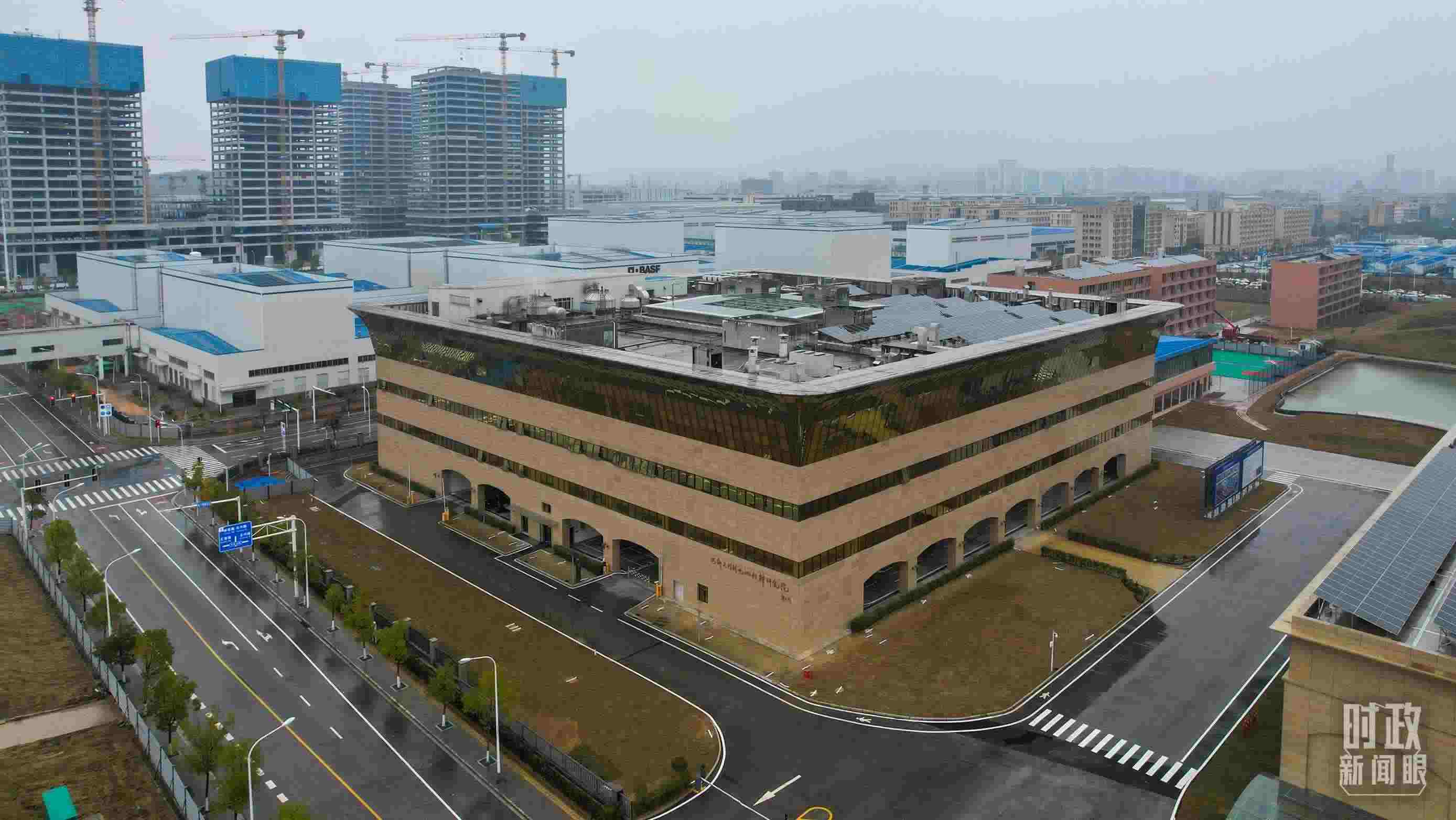 △巴斯夫杉杉電池材料研究院。（總臺(tái)央視記者范凱拍攝）