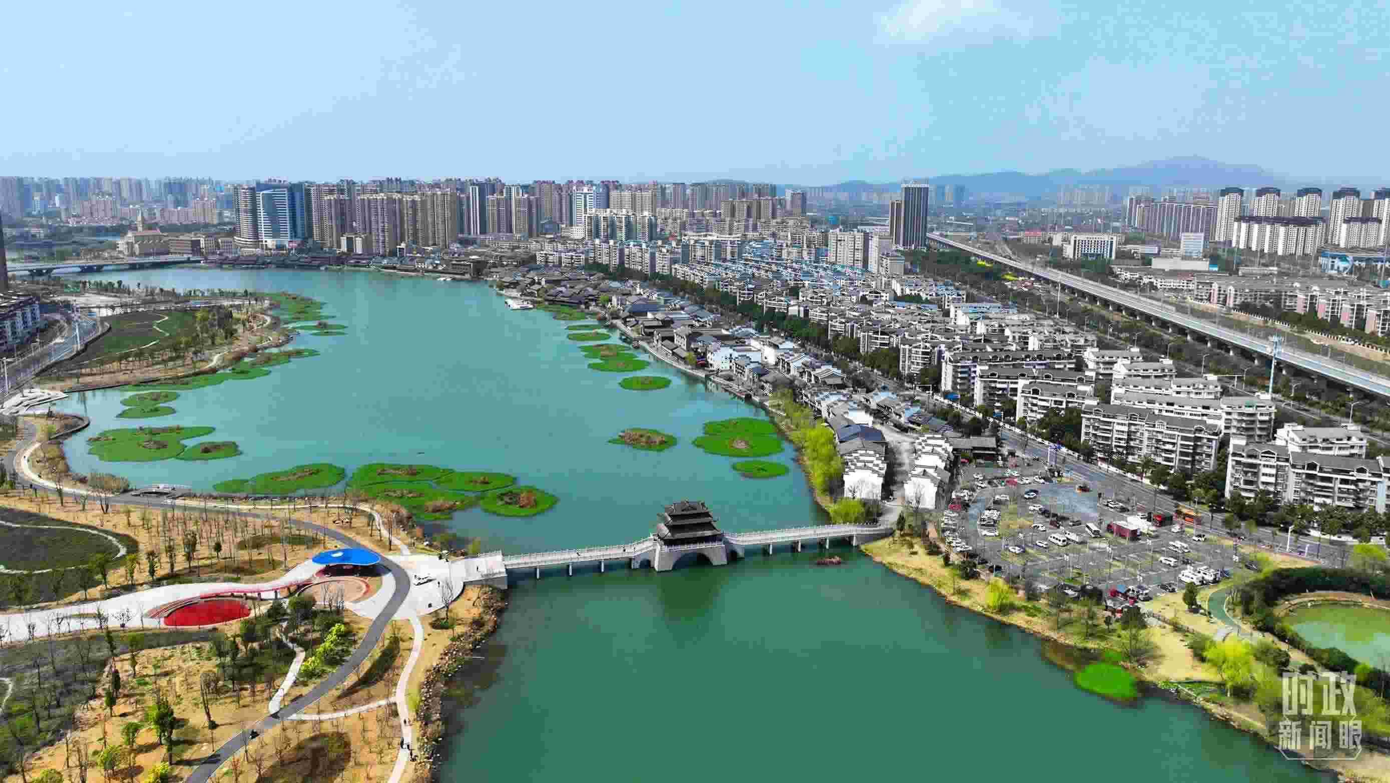 湖南常德。此次座談會(huì)前，習(xí)近平在長(zhǎng)沙、常德兩地實(shí)地考察。（總臺(tái)央視記者范凱拍攝）