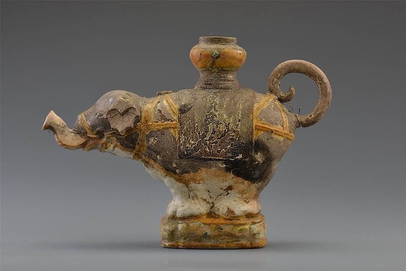一號(hào)沉船出水的三彩象形持壺。中國(guó)文物報(bào)社供圖