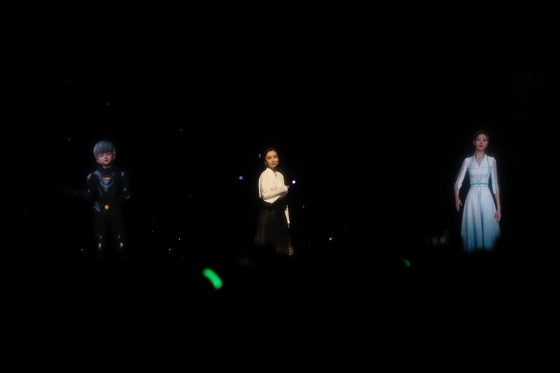 開場節(jié)目表演《彩云之南》。圖片來源：人民視頻