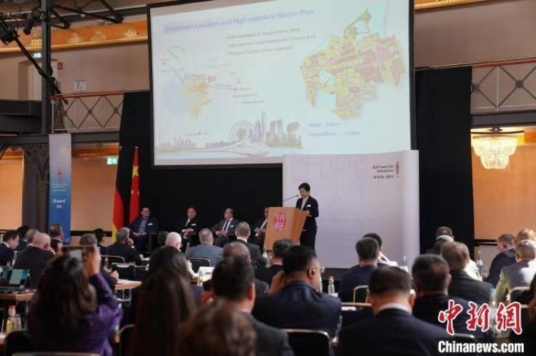 當?shù)貢r間4月5日，由中國商務部主辦的“投資中國”德國專場推介活動在斯圖加特市舉行。中新社記者 馬秀秀 攝