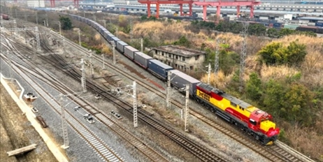 全國(guó)鐵路實(shí)行新的貨物列車(chē)運(yùn)行圖。國(guó)鐵集團(tuán)供圖