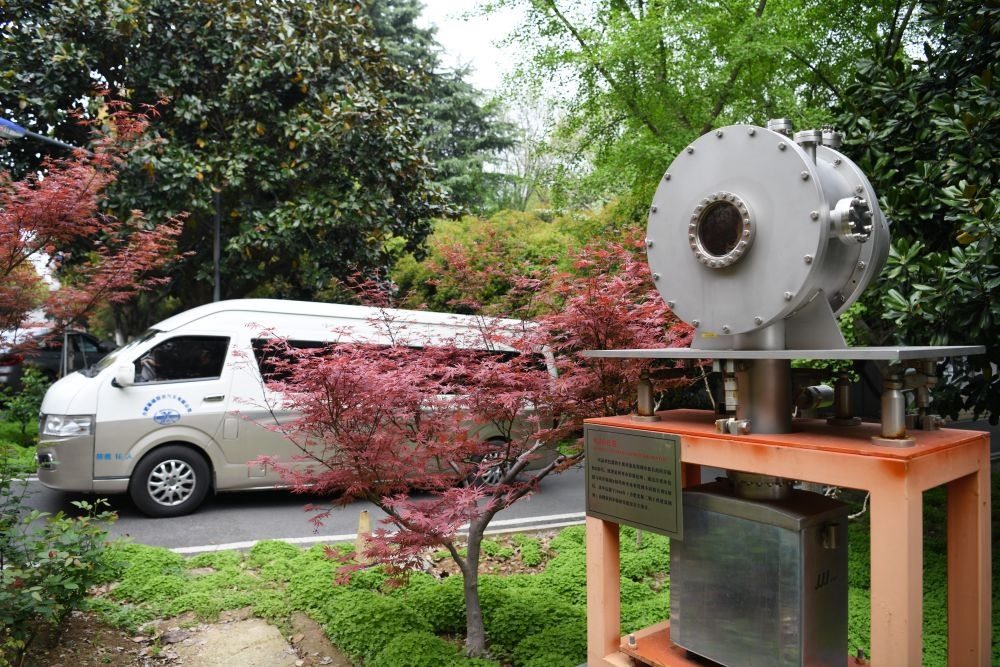 2024年4月6日，在位于安徽合肥的中國科學技術(shù)大學，自主研制的原位實驗裝置準備運往上海光源開展實驗。