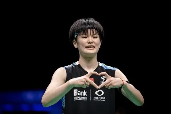 4月14日，王祉怡在奪冠后慶祝。新華社記者 江漢攝