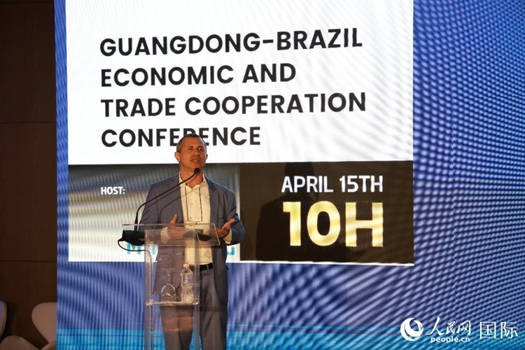 巴西里約州能源和海洋經(jīng)濟部國務秘書費利佩·佩肖托在推介會上致辭。人民網(wǎng)記者 陳海琪攝