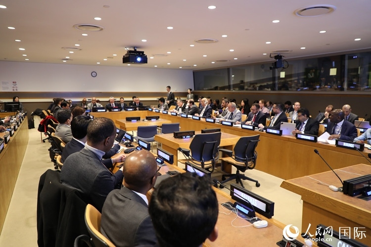 40多國(guó)常駐代表、副代表以及聯(lián)合國(guó)工發(fā)組織、糧農(nóng)組織、區(qū)域經(jīng)委會(huì)、南南合作辦公室等聯(lián)合國(guó)機(jī)構(gòu)官員等100多人參加全球發(fā)展倡議之友小組高級(jí)別會(huì)議。 人民網(wǎng)記者 李志偉攝
