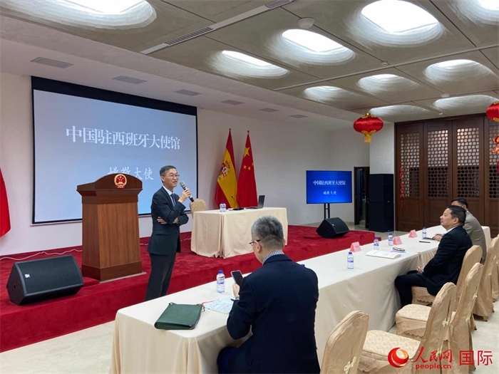 中國駐西班牙大使姚敬在僑界法治講座上致辭。人民網(wǎng)記者 范劍青攝