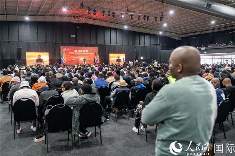 2024年中資企業(yè)招聘大會現(xiàn)場。 人民網(wǎng) 希拉茲攝