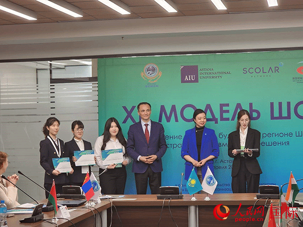 中國(guó)代表榮獲“最佳代表”獎(jiǎng)。人民網(wǎng)記者 李強(qiáng)攝